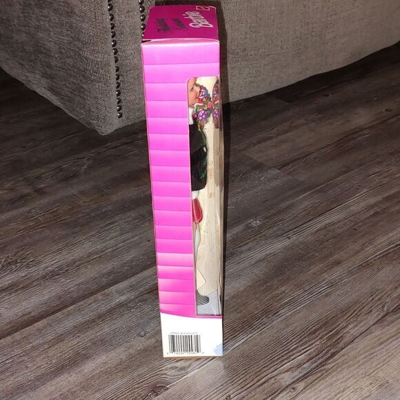 Vintage 1996 Holiday Season Special Edition Barbie NIB - Picture 6 of 7